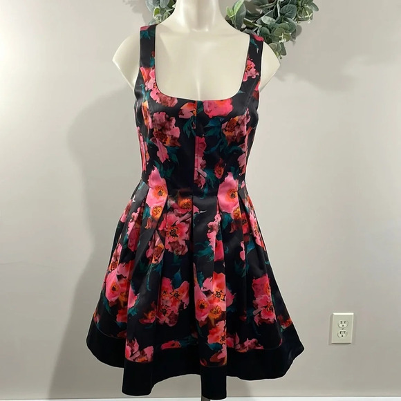 NWOT French Connection Sleeveless Black Floral Dress with Pockets 0 - Picture 1 of 15